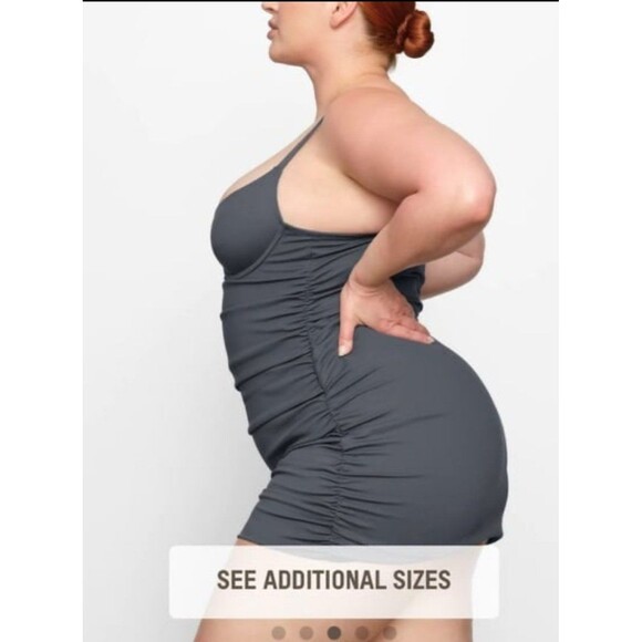 SKIMS. Sculpting swim ruched one piece - Picture 3 of 3